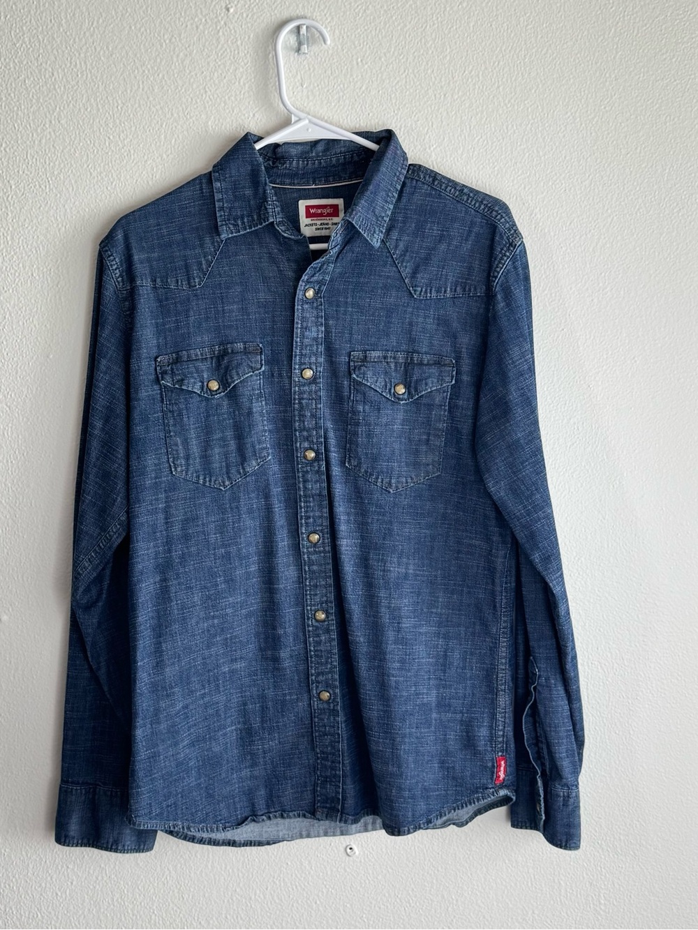 Wrangler Denim Western Snap Shirt Size Medium Chambray Long Sleeve Stretch